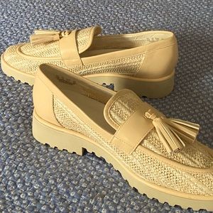 Ladies Franco Sarto beige cream loafer